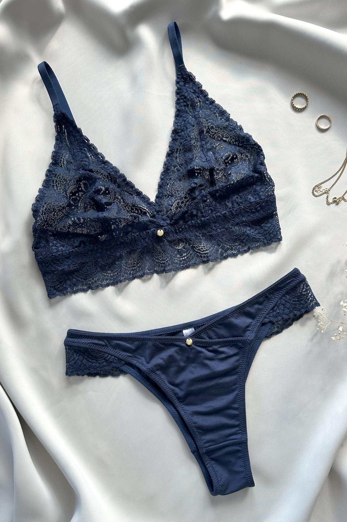 Flatlay Unterwäsche Set dunkelblau durchsichtig gold Details