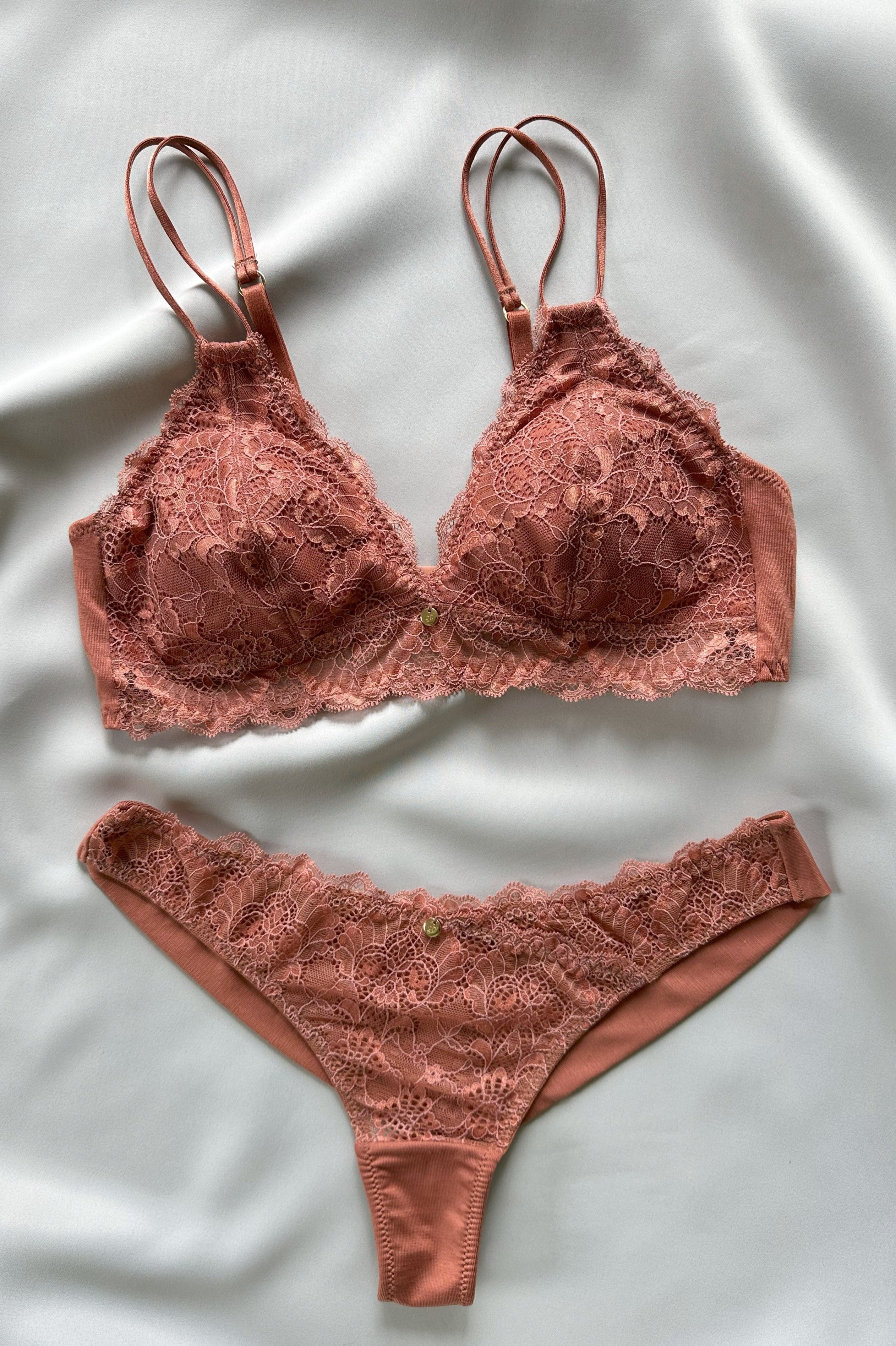 Flatlay Spitzen-BH Set altrosa Coco Malou nachhaltig und fair