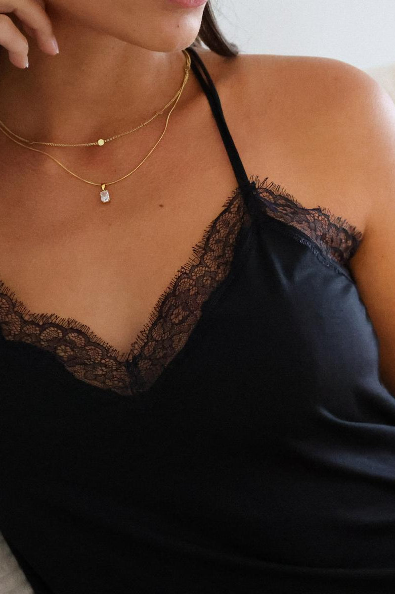 fair fashion Camisole Spitzen-Top Dekolletee filigrane Träger besonderes Oberteil schwarz Tencel