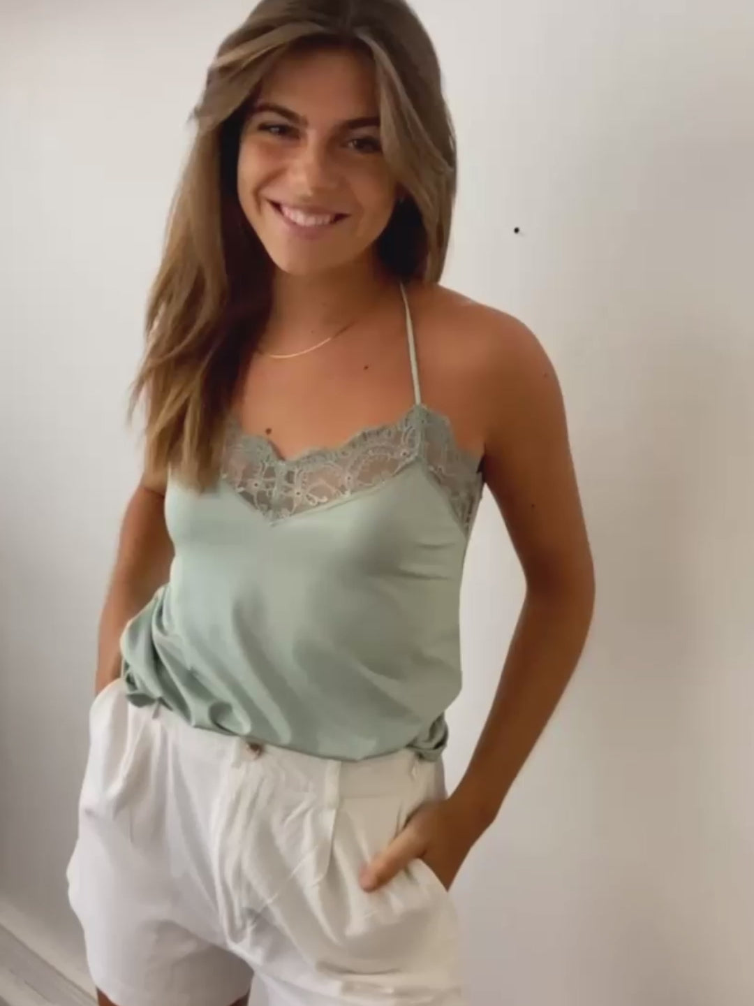 Tragevideo Camisole mintfarben schulterfrei lockeres Spitzentop für Sommer