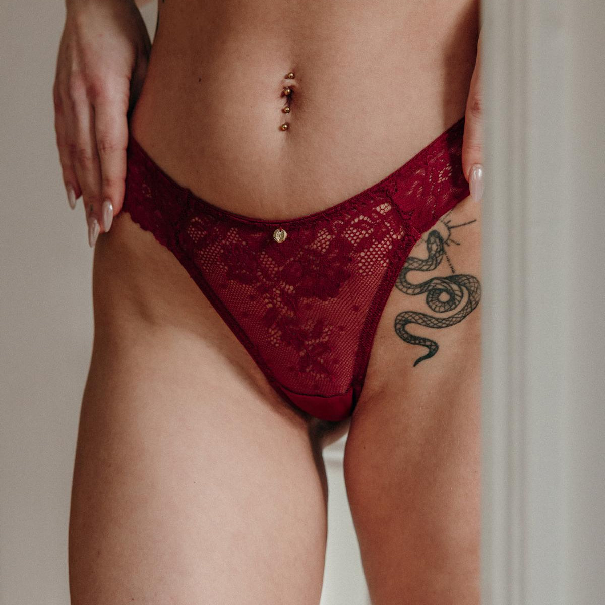 Spitzen-String Juliette in burgundy red Spitzen-String Juliette in burgundy red