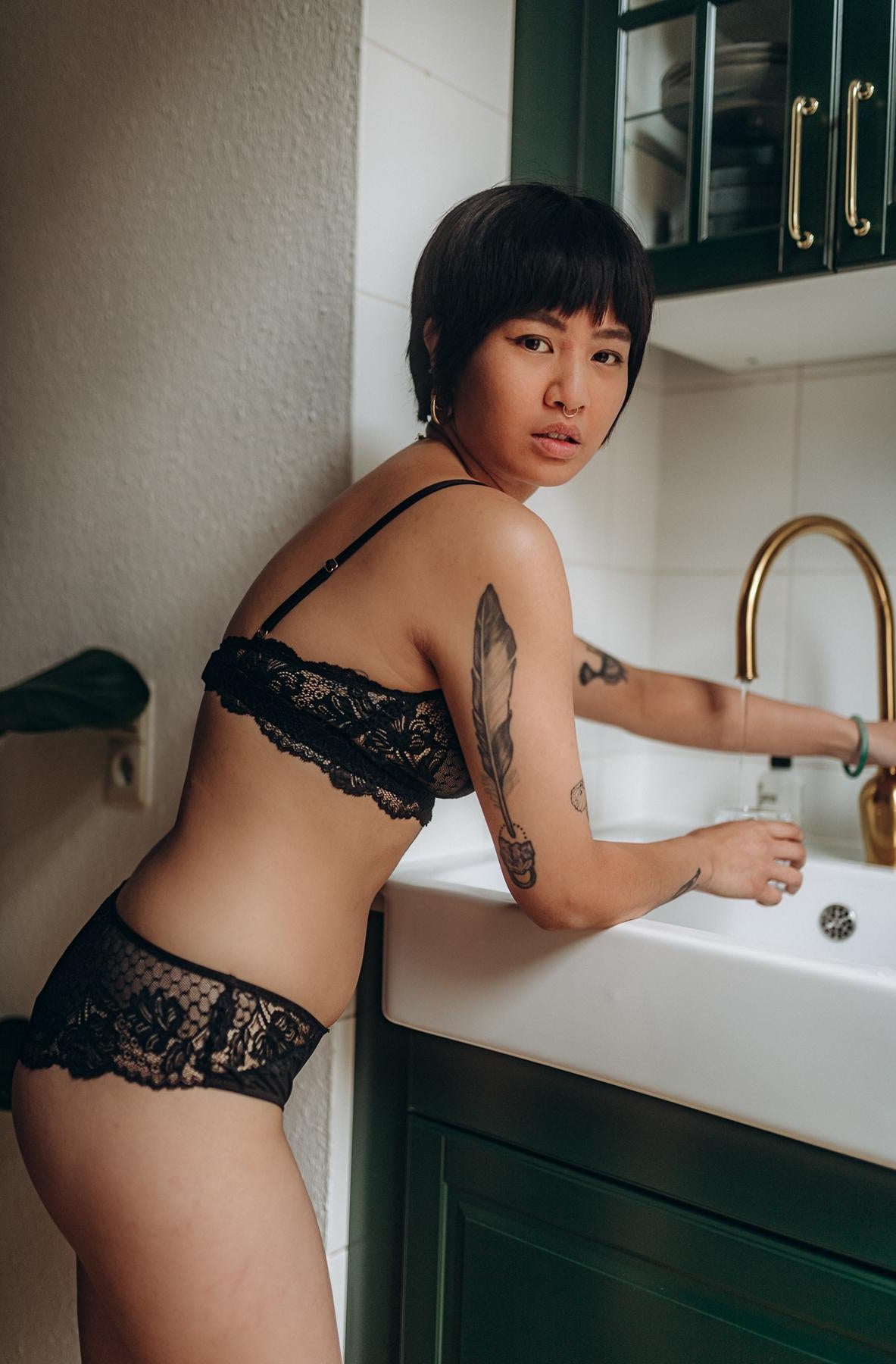 schwarzes Spitzen-Bralette transparent elegante Wäsche nachhaltige Dessous