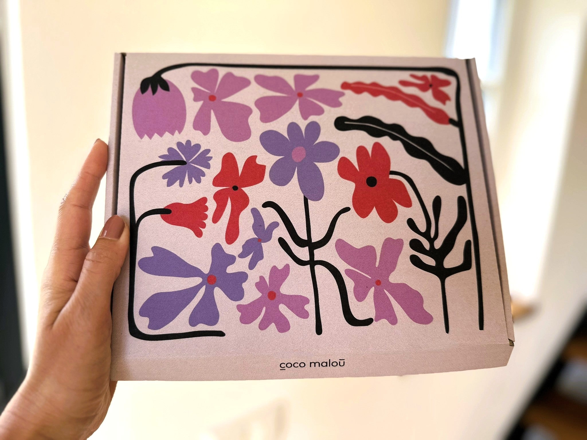 Blumen Geschenkkarton für Freundin oder Frau von Coco Malou nachhaltig verpackt originell