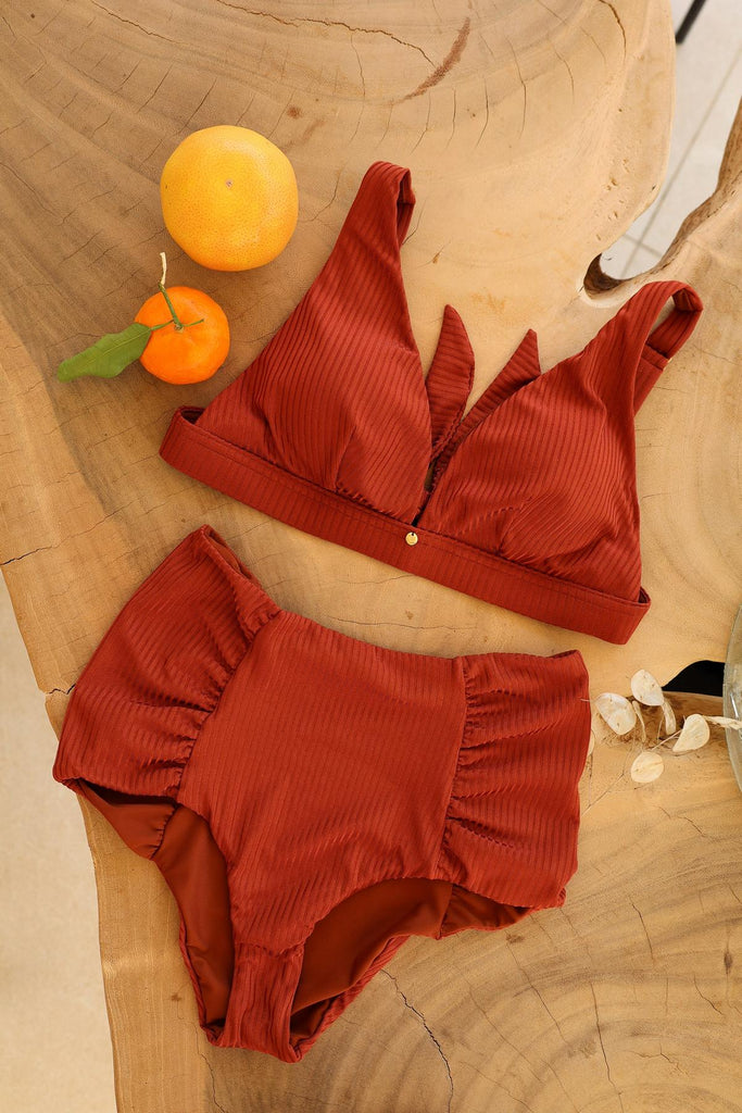 roter Bikini hoch geschnitten bedeckt sexy nachhaltig