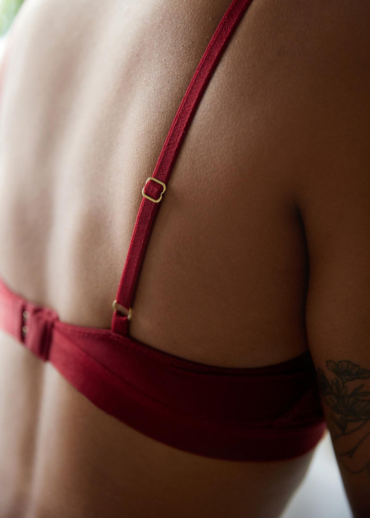 weicher BH mit Spitze in rot verführerisch sexy