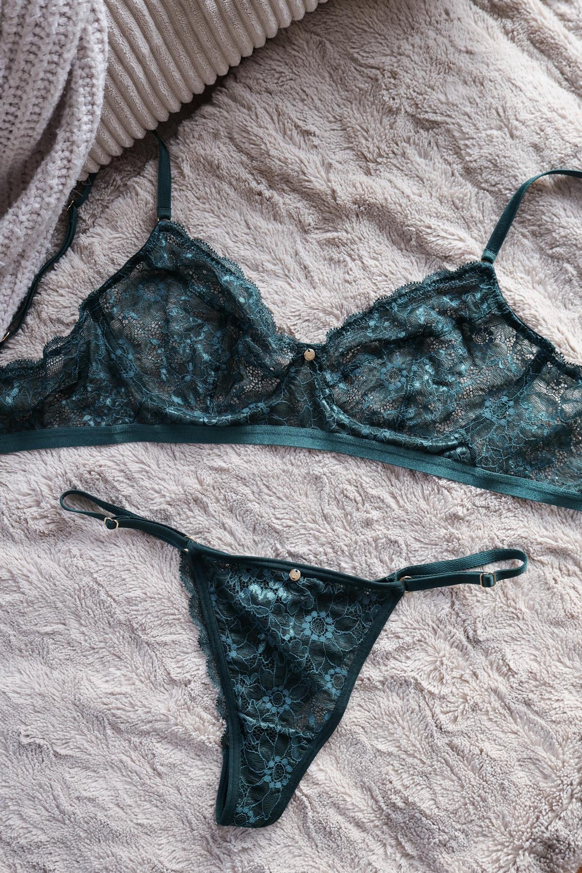 Lingerie Set Flatlay dunkelgrün ohne Pads ohne Bügel hochwertig goldene Details