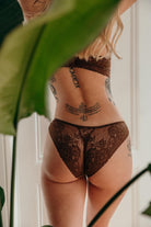 ethical lingerie in braun Slip aus Spitze edel und hochwertig nachhaltige Unterwäsche