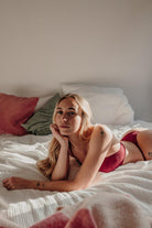 Coco Malou Dunkelroter G-String verstellbar Spitzen Dessous rote Unterwäsche