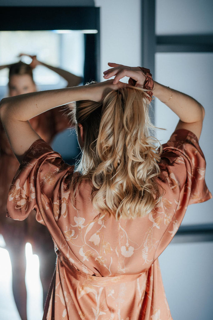 Scrunchie und Morgenmantel Satin Geschenkidee fair fashion
