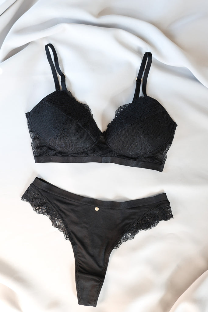 Flatlay String und BH mit vorgeformten Cups Bralette-BH